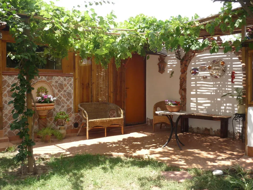 B&B Marino E Lily Baratili San Pietro Couette-café