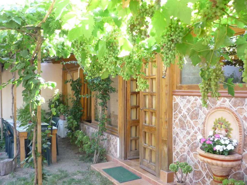 Bed & Breakfast B&B Marino E Lily Baratili San Pietro