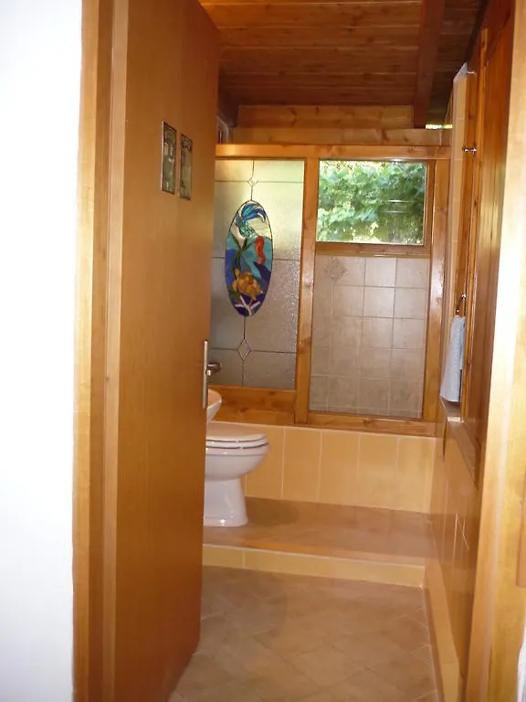 B&B Marino E Lily Baratili San Pietro Bed & Breakfast